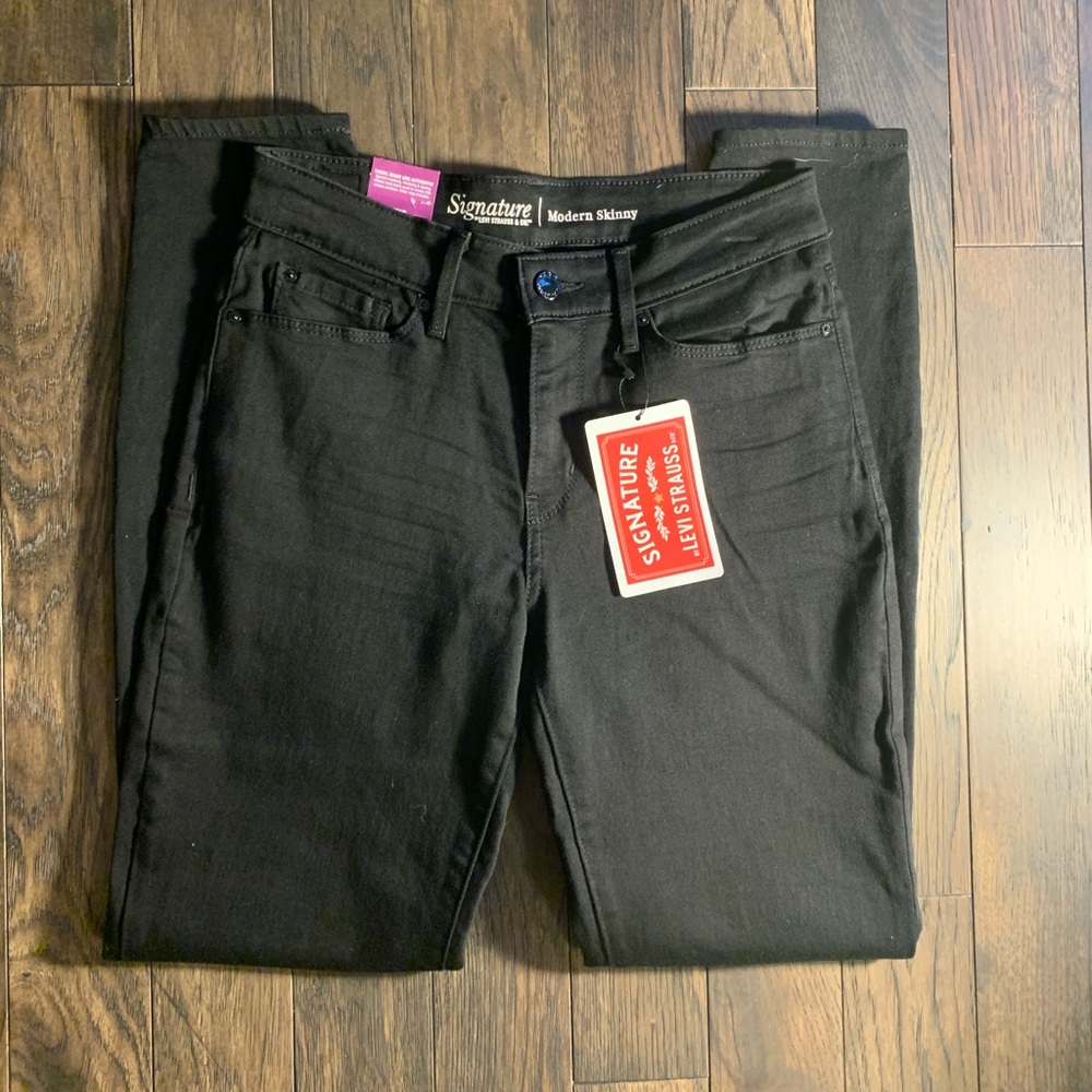 Signature Levi’s Black Skinny Jeans